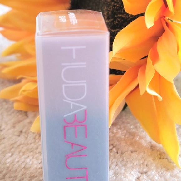 HudaBeauty power bullet matte lipstick - Picture 6 of 11